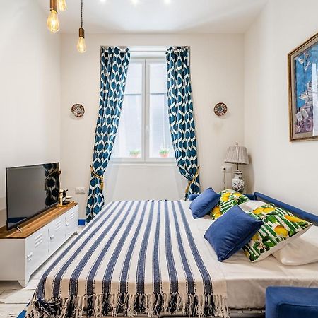 Studio Travel 24M2, 120M Vieux-Port ,Clim , Wifi ,Acces Autonome Avec Code Марсель Экстерьер фото