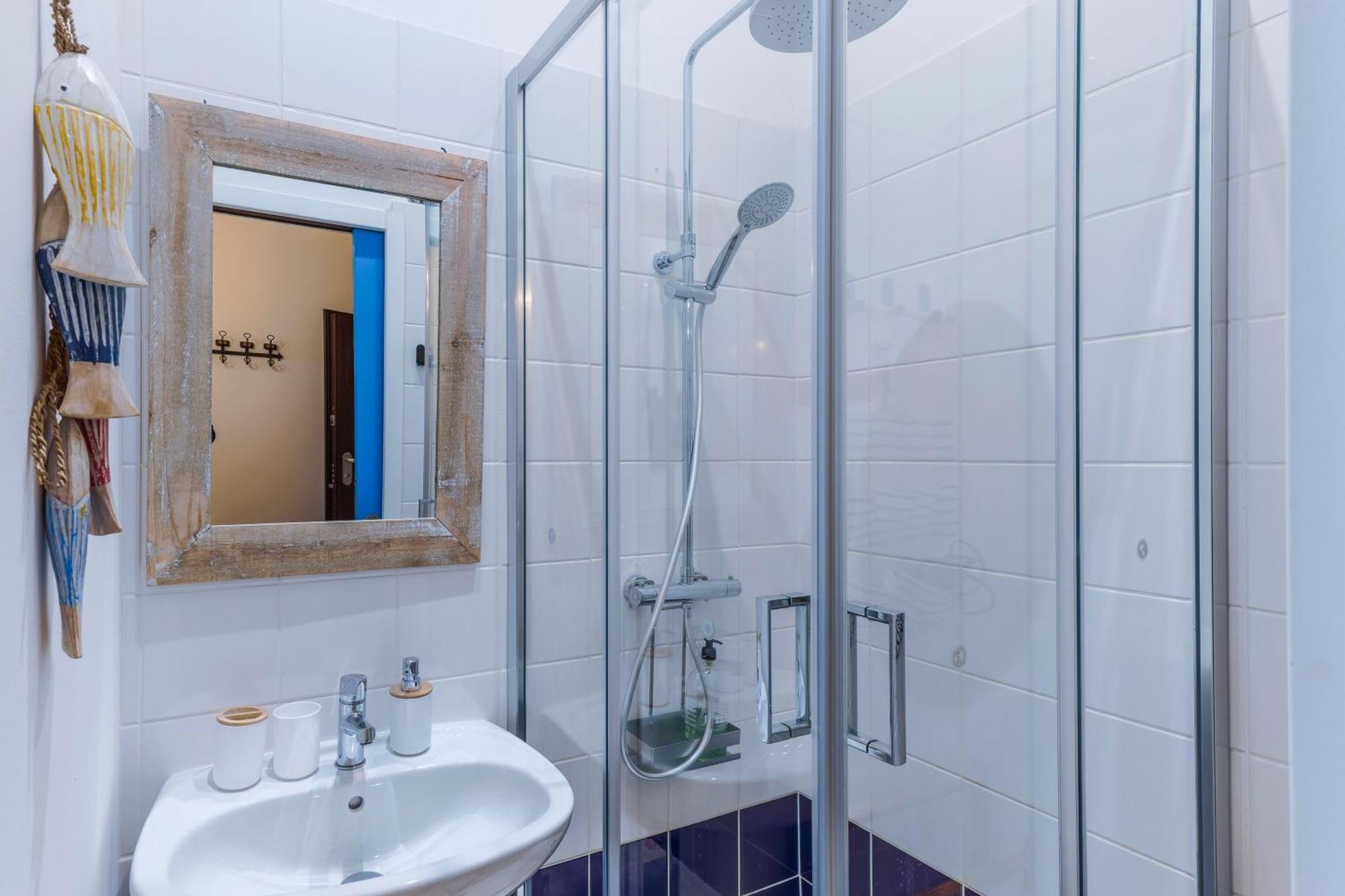 Studio Travel 24M2, 120M Vieux-Port ,Clim , Wifi ,Acces Autonome Avec Code Марсель Экстерьер фото